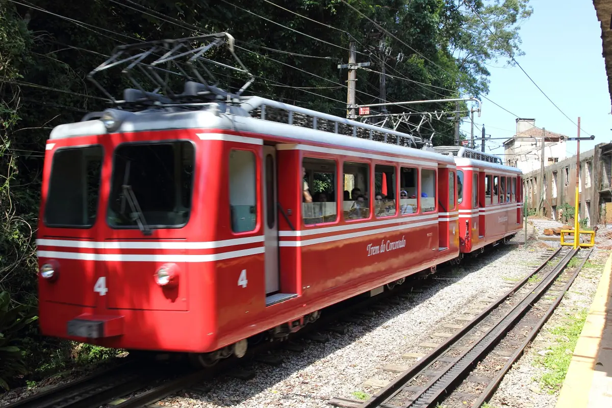 The red Corcovado train at Paineiras station